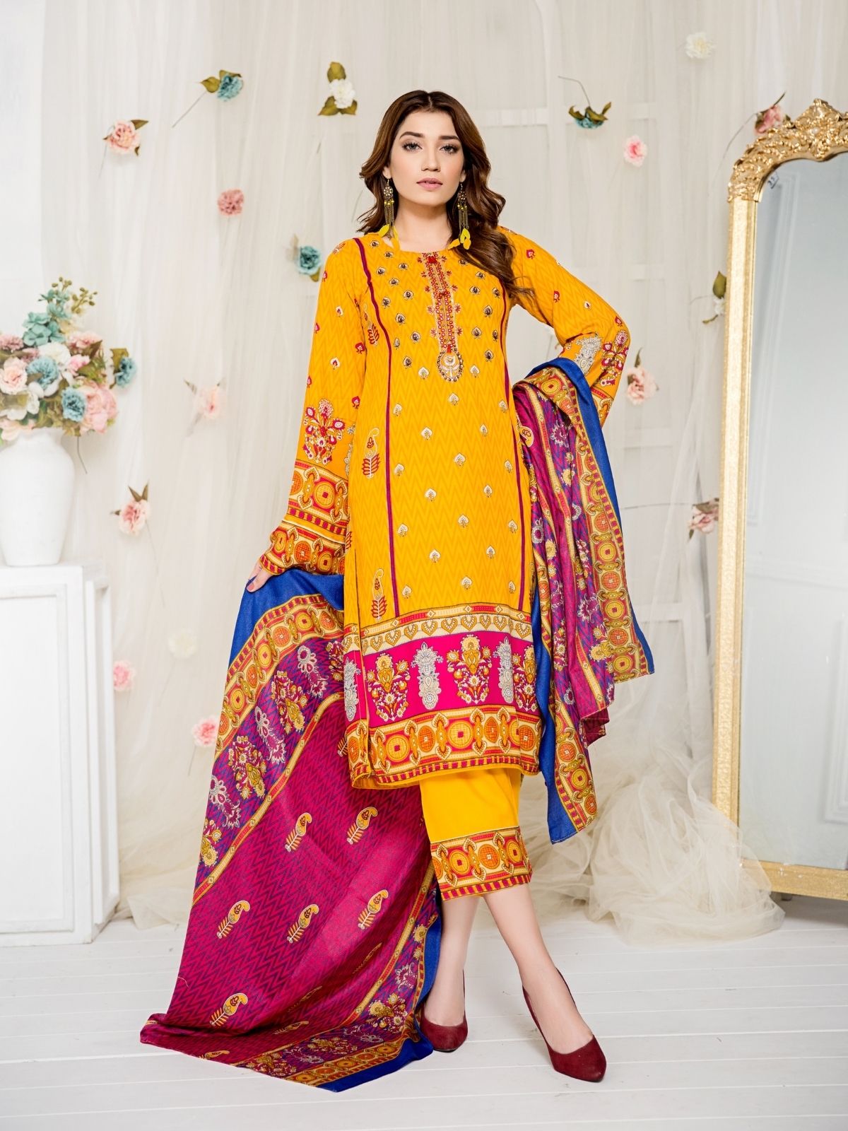 Short-Fit Sporty Round Neck T-shirt - White